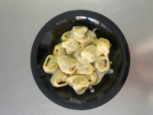 Cappelletti panna e formaggio o crema al parmigiano